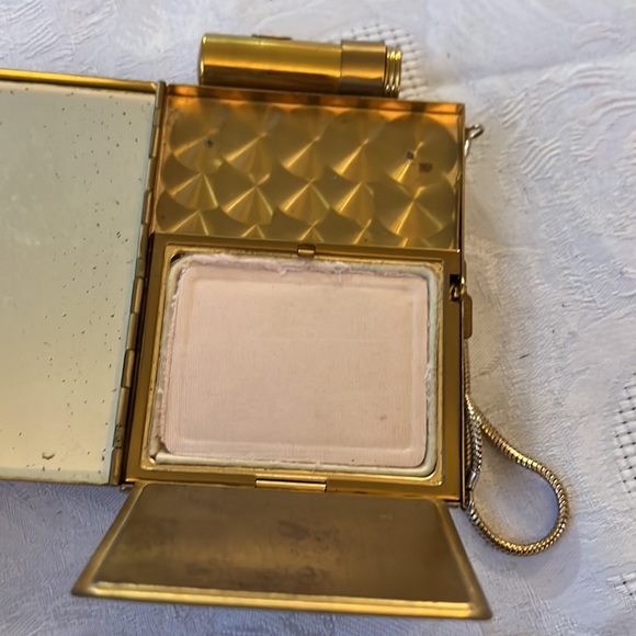Vintage gold dance case clutch purse with lipstick holder, compact, clip, comb - Picture 7 of 16